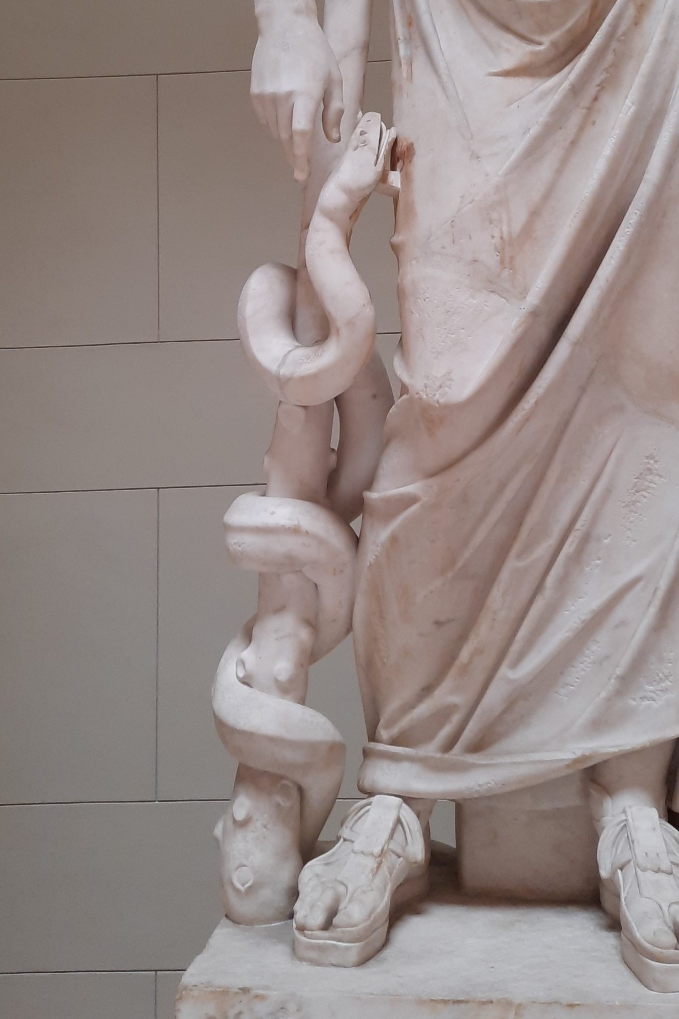 Asclepius' statue, Altes Museum, Berlin - 04.jpg